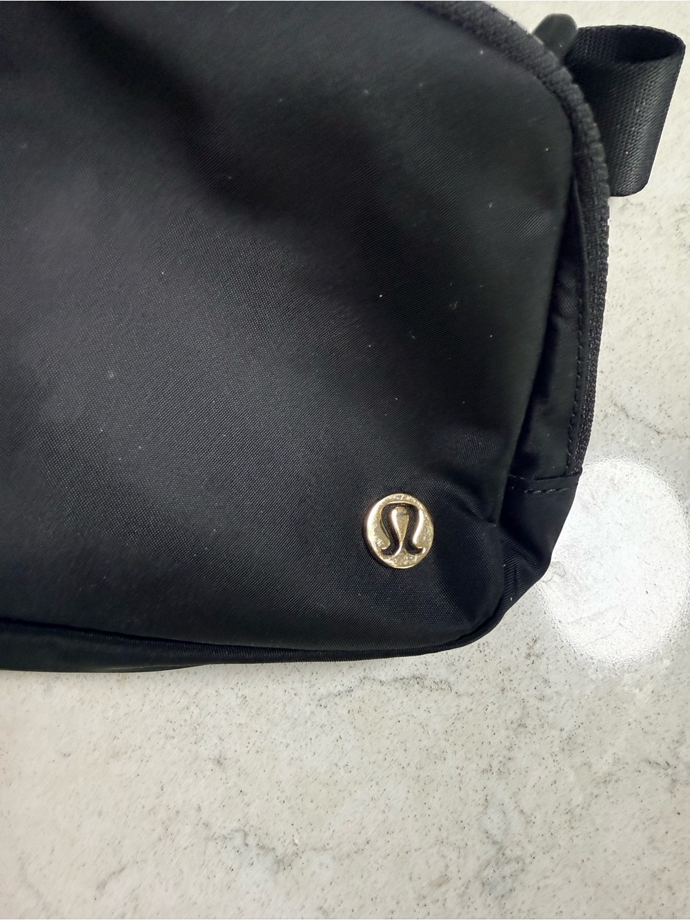 lululemon Everywhere Belt Bag 1L Black Gold Metal Hardware - Picture 3 of 9